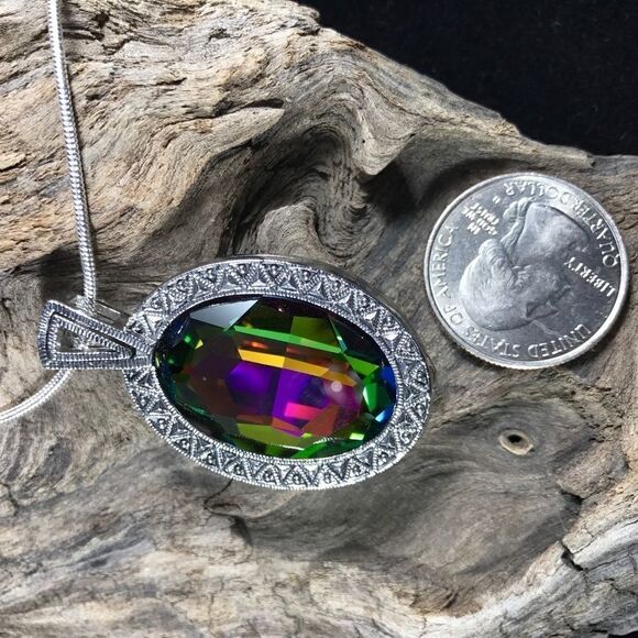 Handcrafted Necklace with Swarovski Crystal and Chain - Picture 7 of 7